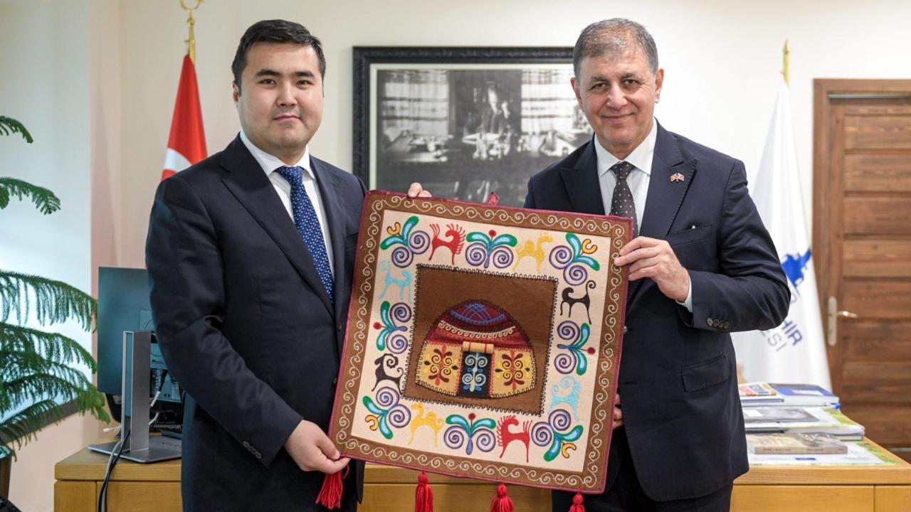 Başkan Tugay’dan Kırgızistan heyetine anlamlı jest: “Aytmatov Kütüphanesi”