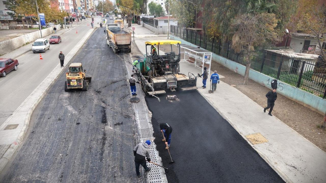 İzmir Büyükşehir Belediyesi’nden yeni yıla asfalt seferberliğiyle hızlı başlangıç