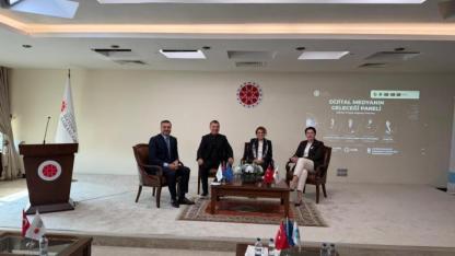 İzmir’de “Dijital Medyanın Geleceği” paneli düzenlendi