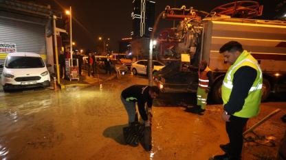 İzmir'de sağanak yağış: 1314 personel sağanak yağış nedeniyle seferber oldu