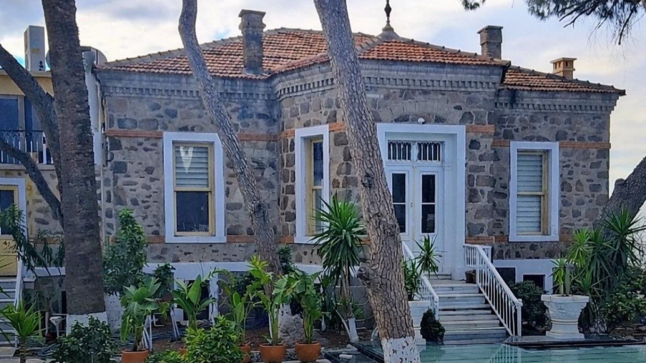 İzmir’in tarihi Saime Sultan Yalısı 600 milyon TL’ye satışa çıkarıldı