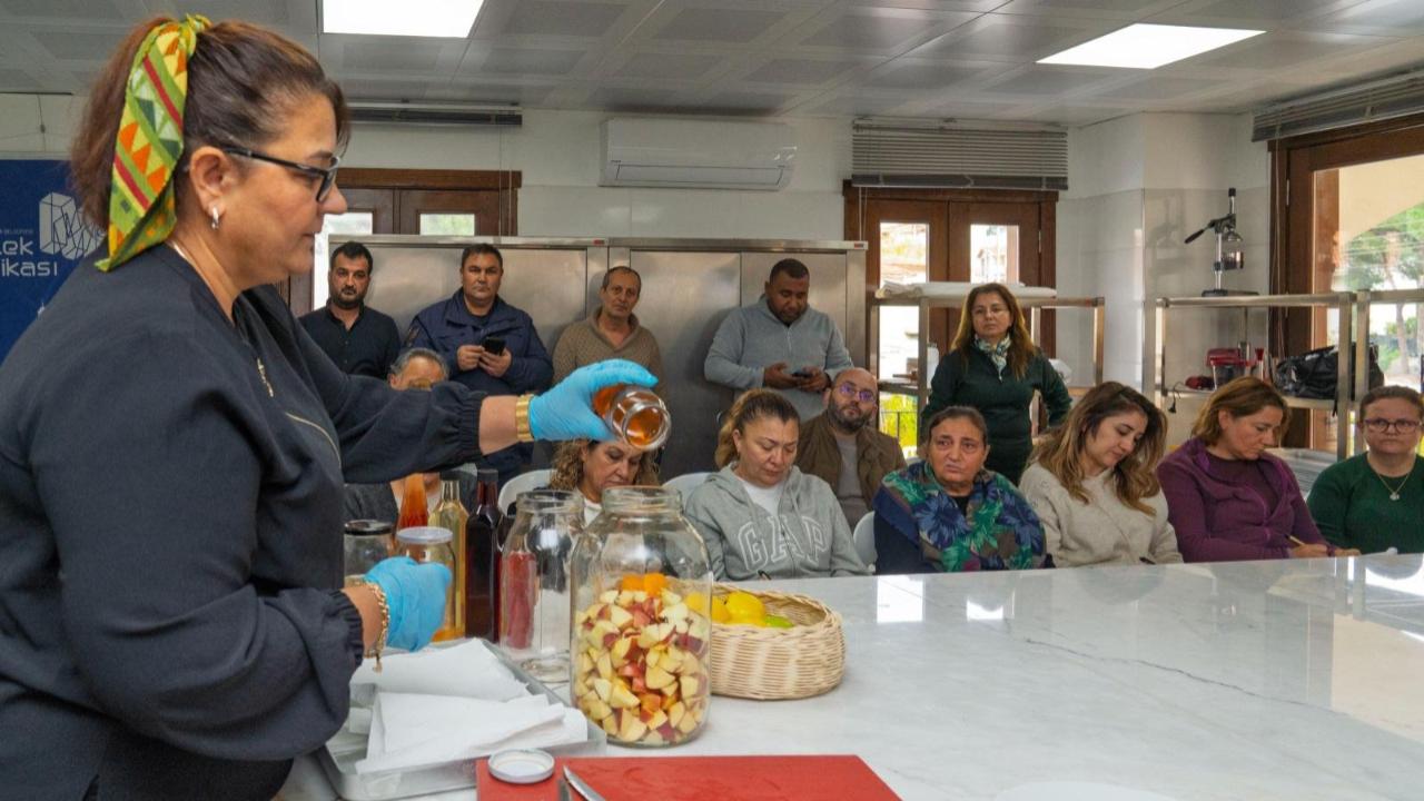 Meslek Fabrikası’nda doğal sirke atölyesi: 60’tan fazla çeşidin püf noktaları öğretildi