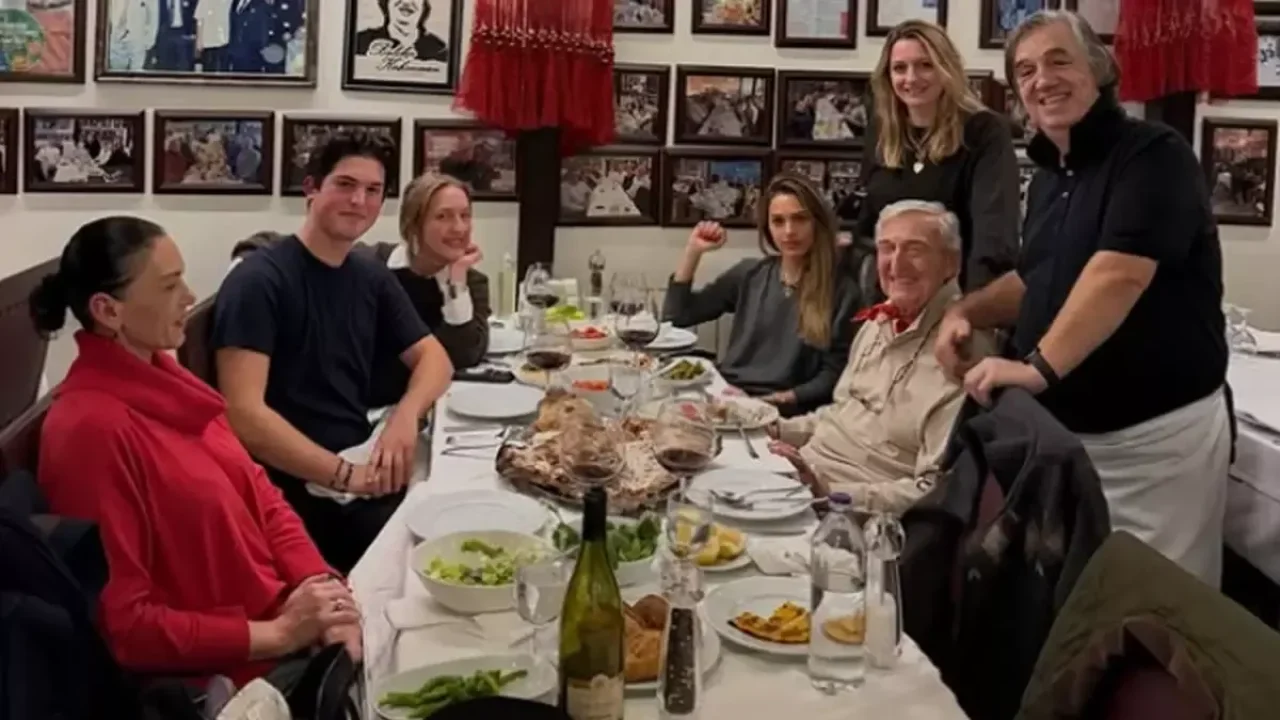 Rahmi Koç'un torunlarıyla balıkçı restoranına gitti, fiyatlar ise dudak uçuklatıcı