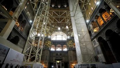 Bakan Ersoy’dan Ayasofya ve Sultanahmet’te Yerinde İnceleme: “Tarihinin En Kapsamlı Restorasyonu”