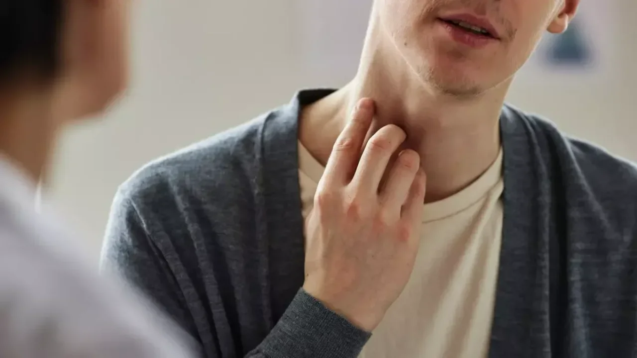 Boğaz Ağrısı Neden Olur, Nasıl Geçer? İşte Etkili Yöntemler