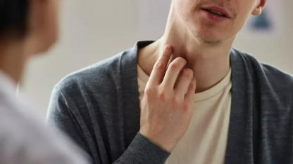 Boğaz Ağrısı Neden Olur, Nasıl Geçer? İşte Etkili Yöntemler