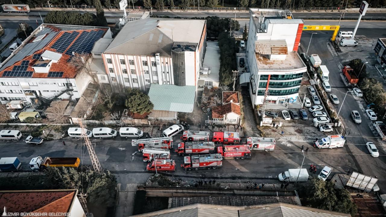 Bornova’daki ayakkabı fabrikası yangını söndürüldü