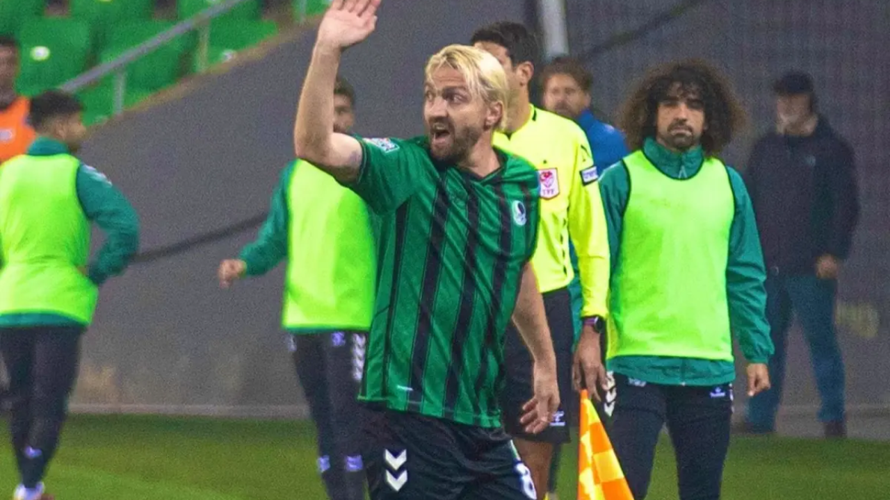 Caner Erkin’den kart istatistiği: 12 maçta 4 kırmızı