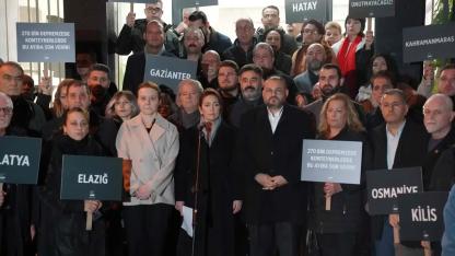 CHP İzmir, 6 Şubat depremlerinin 3. yılında saat 04.17'de anma töreni düzenledi