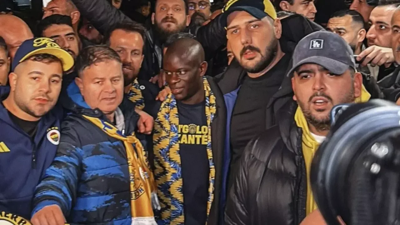 Fenerbahçe'nin yeni oyuncusu N'Golo Kante İstanbul'a geldi
