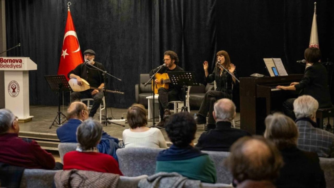 Hidayet Karakuş Bornova’da yürekleri aydınlattı