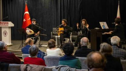 Hidayet Karakuş Bornova’da yürekleri aydınlattı