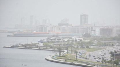 İzmir Valiliği’nden toz taşınımı uyarısı: Çamur şeklinde yağış bekleniyor