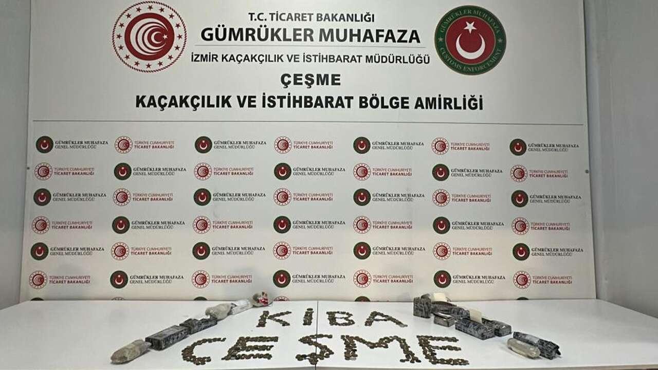 Çeşme Gümrüğü’nde tarihi operasyon: İtalya’ya kaçırılmak istenen 7 bin 550 sikke ve figür ele geçirildi