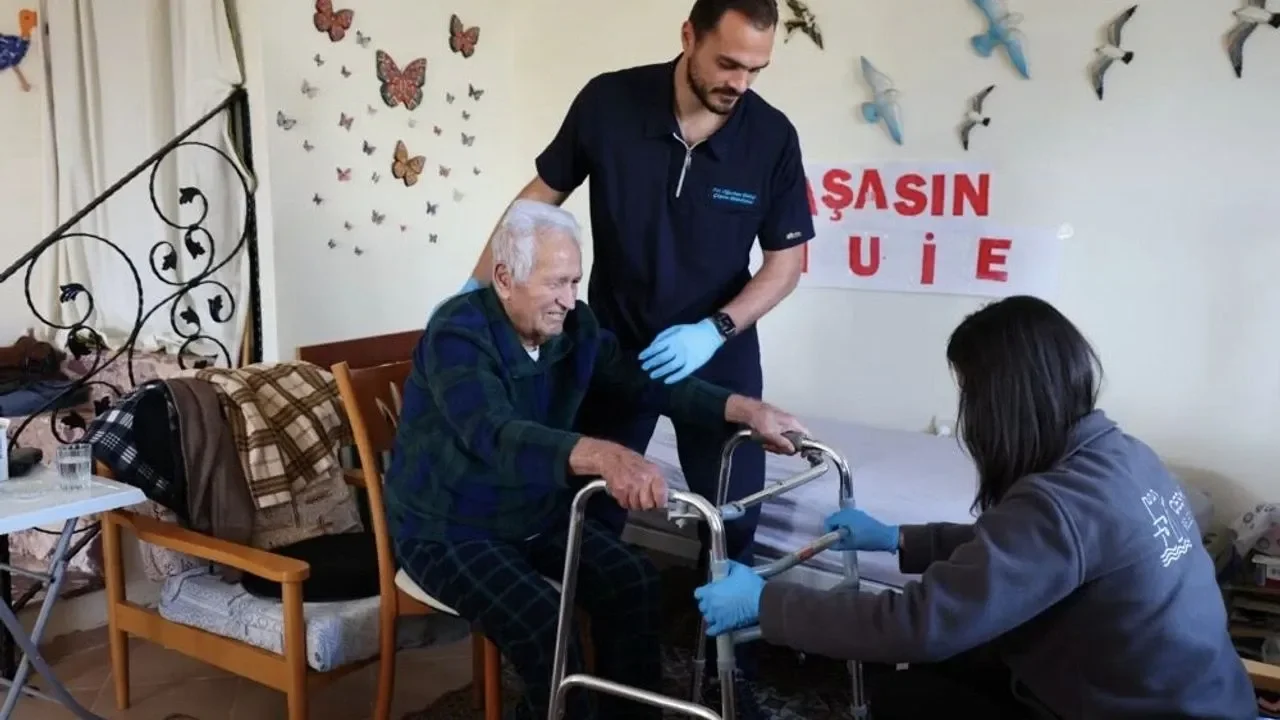 Çeşme’de Bayram Sevinci: Yaş Almış Vatandaşlara Özel Bakım Hizmeti