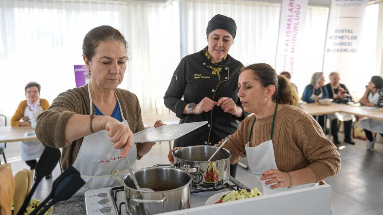 Çiğli’de Mahalle Mutfağı açıldı: Kadınlar dayanışma ve eğitim için bir araya geliyor