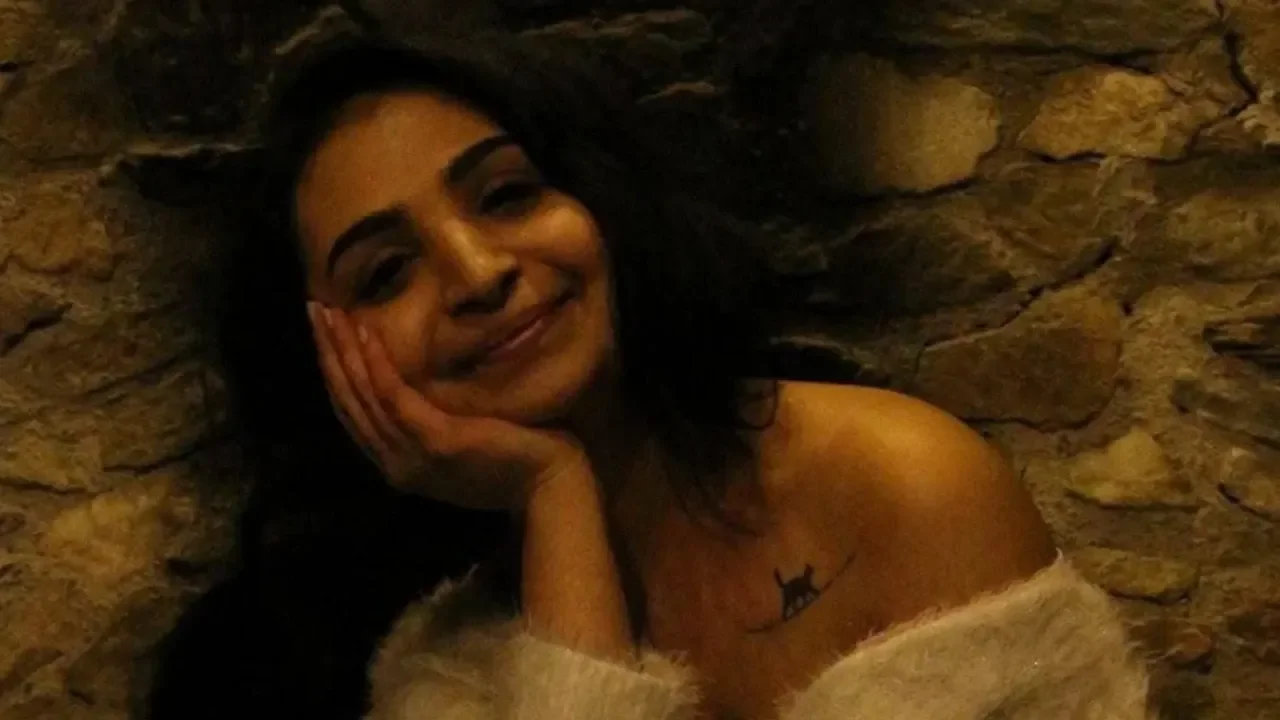 İzmir basınının acı kaybı: Gazeteci Burcu Yanar son yolculuğuna uğurlandı