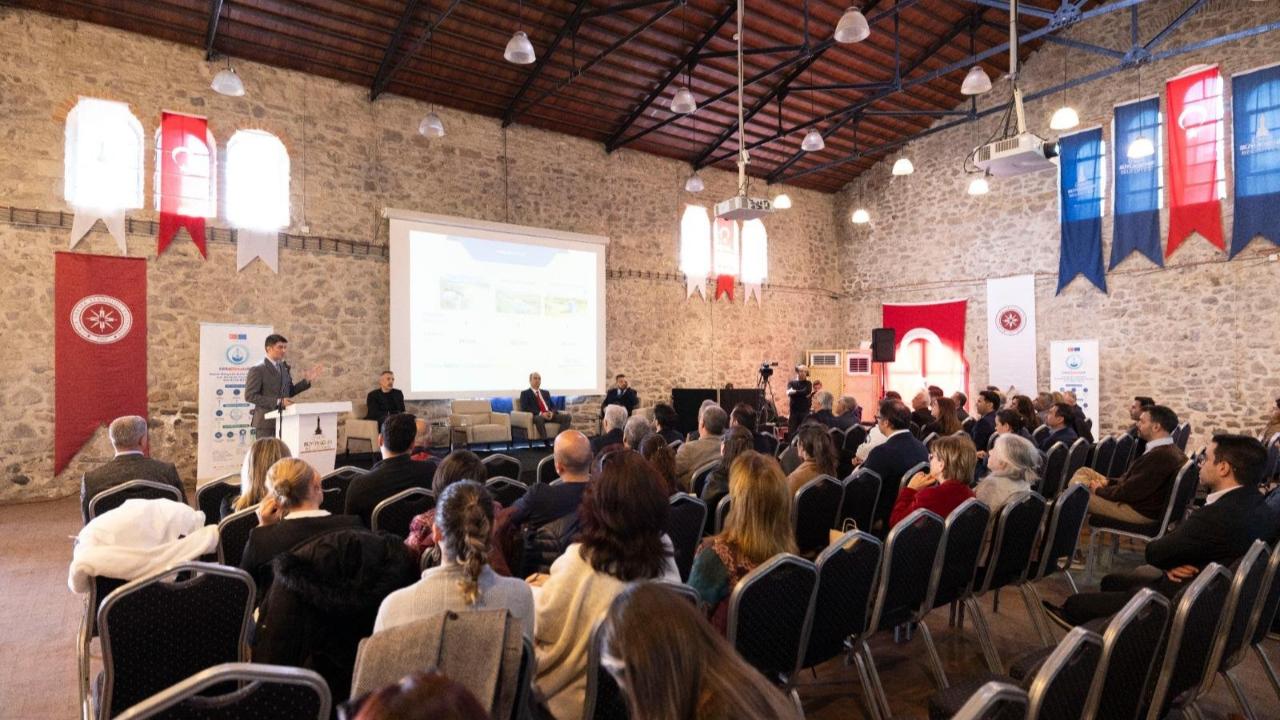 İzmir’de iklim krizi ve yeraltı suyu yönetimi panelde ele alındı