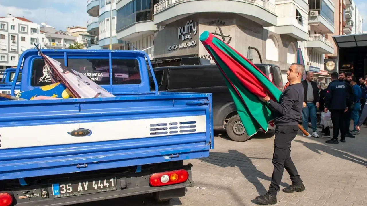 Karşıyaka’da yaya geçişini engelleyen işgallere denetim: Kaldırımlar boşaltılıyor