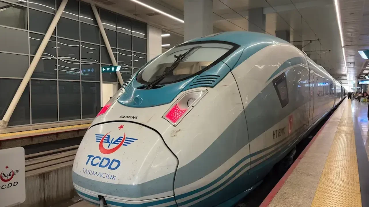 Ankara-İzmir Yüksek Hızlı Tren Hattında Çalışmalar Hızla Devam Ediyor: Seyahat Süresi Rekor Kıracak