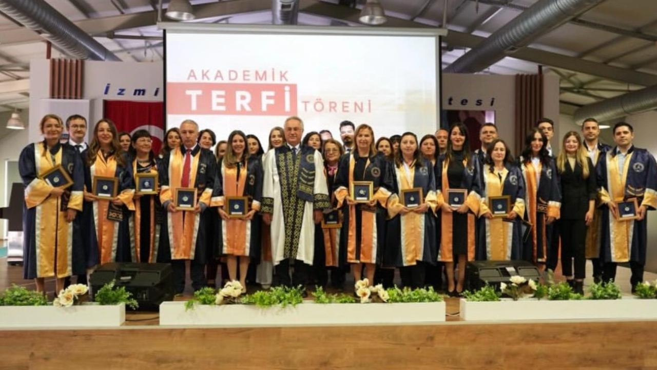 İzmir Demokrasi Üniversitesi’nde Akademik Terfi Coşkusu
