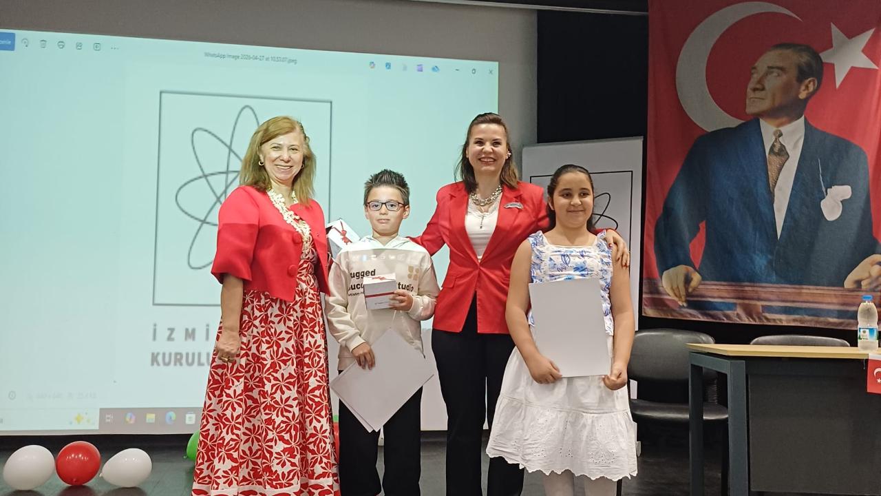 İzmir’de Geleceğin Kadın Liderleri Sahneye Çıktı