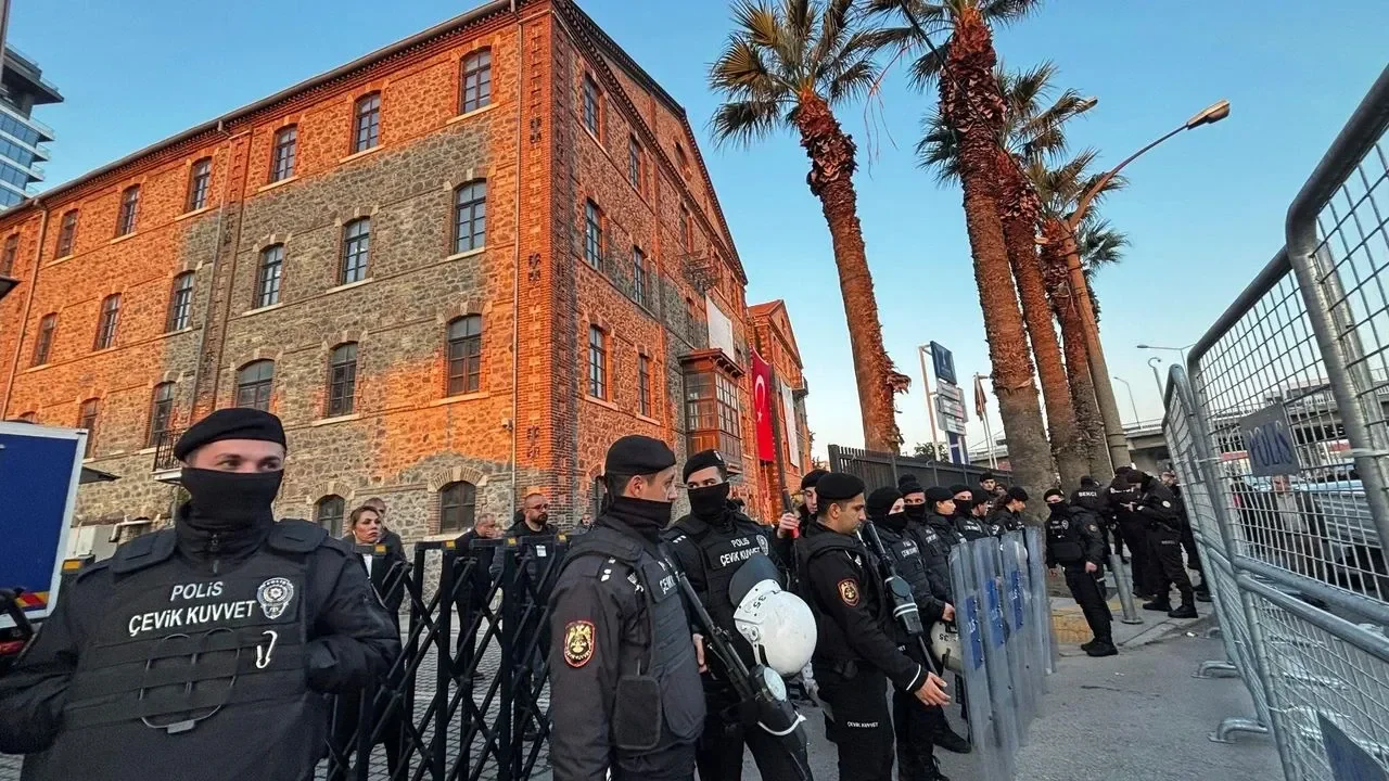 İzmir’de Meslek Fabrikası etrafında yaşanan kriz, uluslararası bir programı yarıda bıraktıracak kadar büyüdü