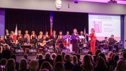 Otizm İçin Tek Yürek: Kırmızı Güller ve Müzik Bir Arada