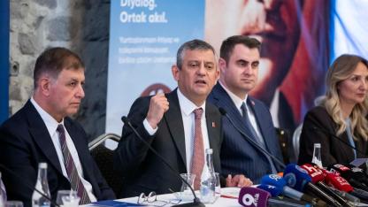 Özgür Özel İzmirli Romanlarla Buluştu: “Parlamentoda Temsiliyetiniz Şart”