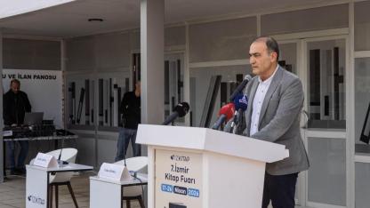 İzmir Kitap Fuarı’nda Ortaylı'nın ailesi okurlarla bir araya geld