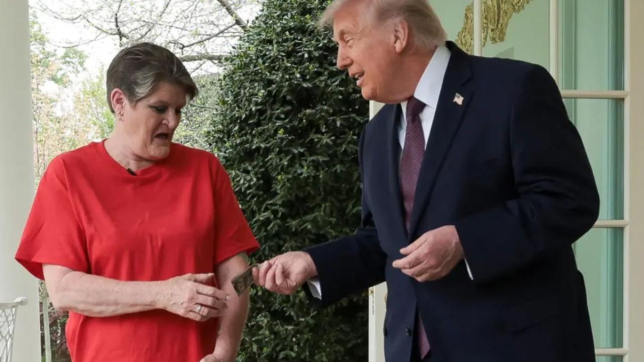 Trump’tan kuryeye 100 dolarlık bahşiş: “Vergi alınmasın” mesajı gündemde