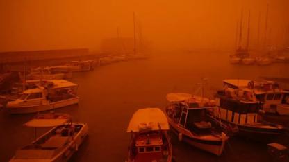 Yunanistan ı kırmızıya boyayan Afrika’dan gelen çöl tozu Türkiye’ye ulaşıyor