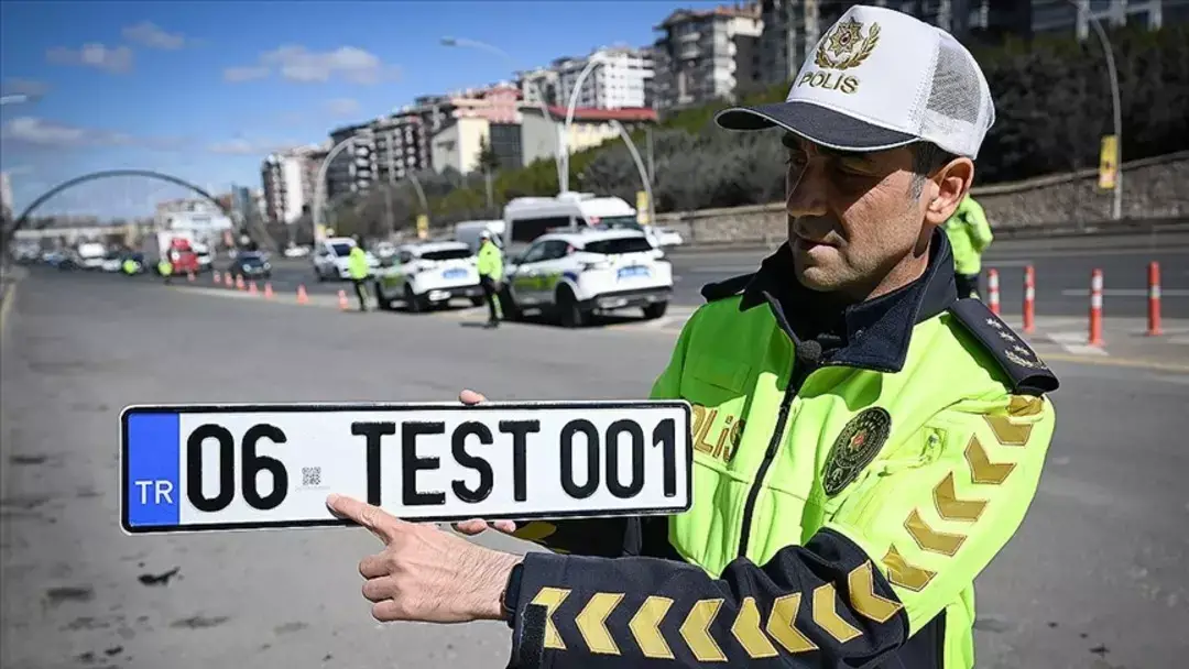 Trafikte Rahatlama: APP Plakalar, Multimedya, Ses Sistemi ve Cam Filmlerinde Esneklik