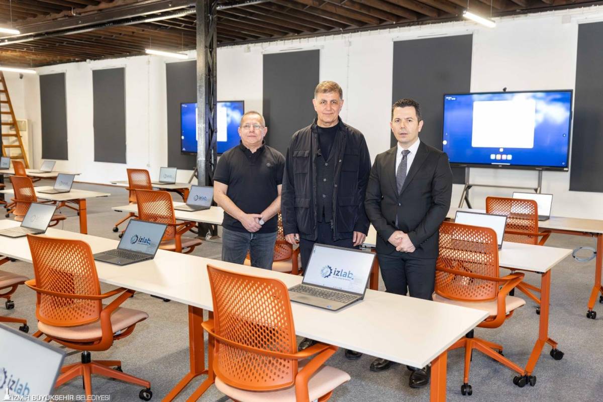İzmir’de Dijital Dönüşüm Hamlesi: Dijital Deneyim Merkezi Açıldı, Sırada Yeni Nesil Üretim Alanı Var