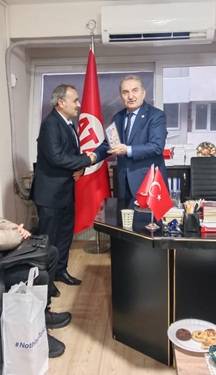 Namık Kemal Zeybek İzmir’de Esnafla Buluştu: “Üretmenin Yanında Olmaya Devam Edeceğiz”