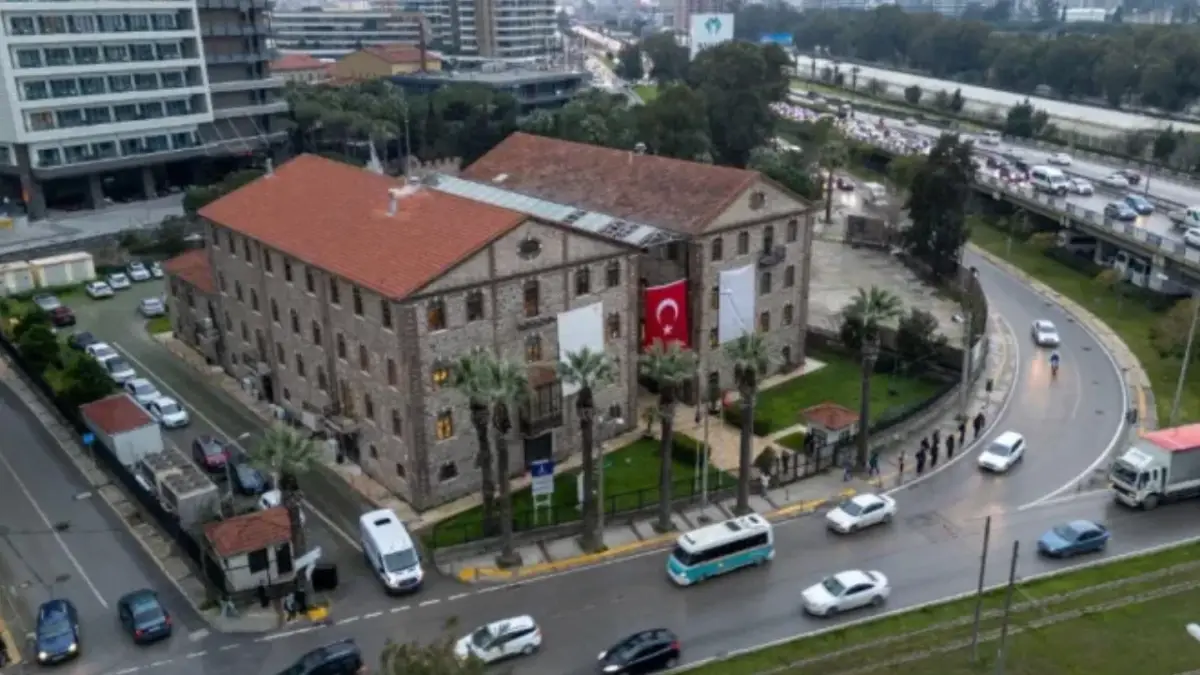 İzmir’de Meslek Fabrikası etrafında yaşanan kriz, uluslararası bir programı yarıda bıraktıracak kadar büyüdü