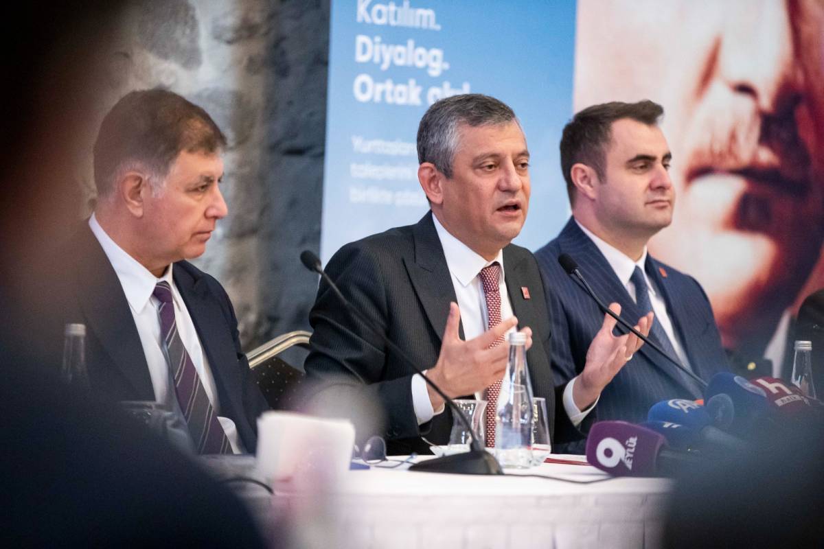 Özgür Özel İzmirli Romanlarla Buluştu: “Parlamentoda Temsiliyetiniz Şart”