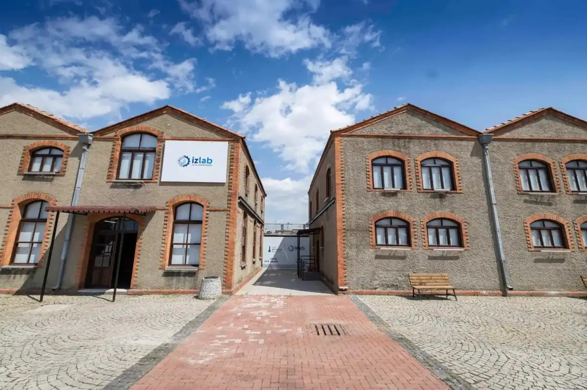 İzmir’de Dijital Dönüşüm Hamlesi: Dijital Deneyim Merkezi Açıldı, Sırada Yeni Nesil Üretim Alanı Var