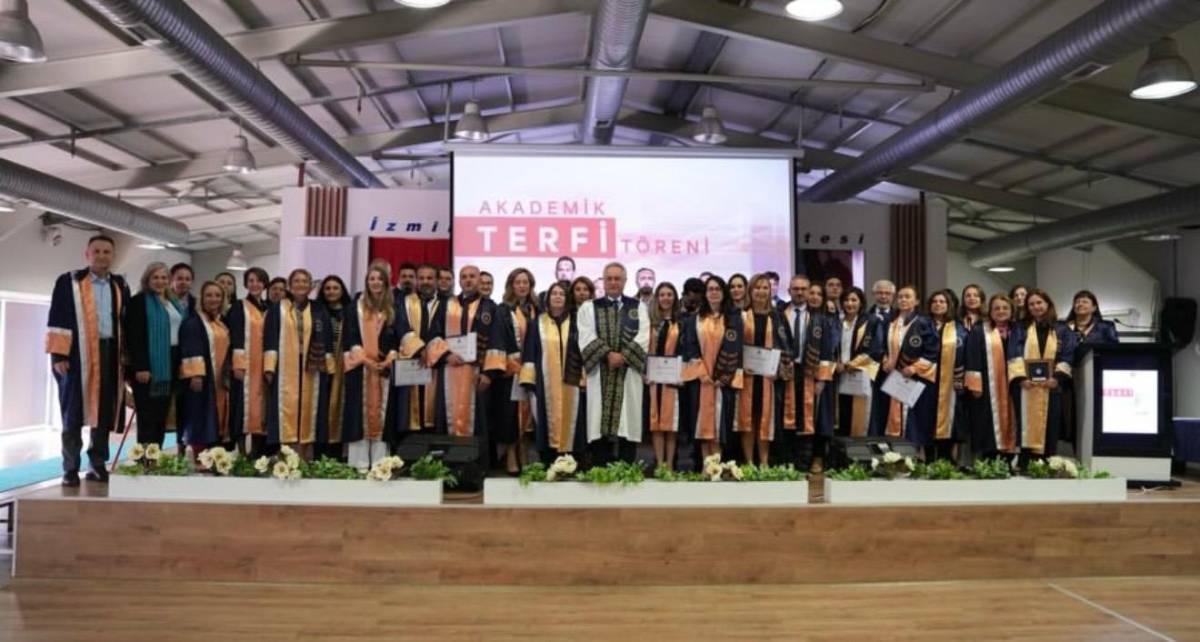 İzmir Demokrasi Üniversitesi’nde Akademik Terfi Coşkusu