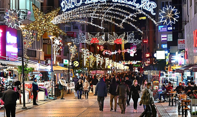 İzmir Yeni Yıla Işıl Işıl Giriyor